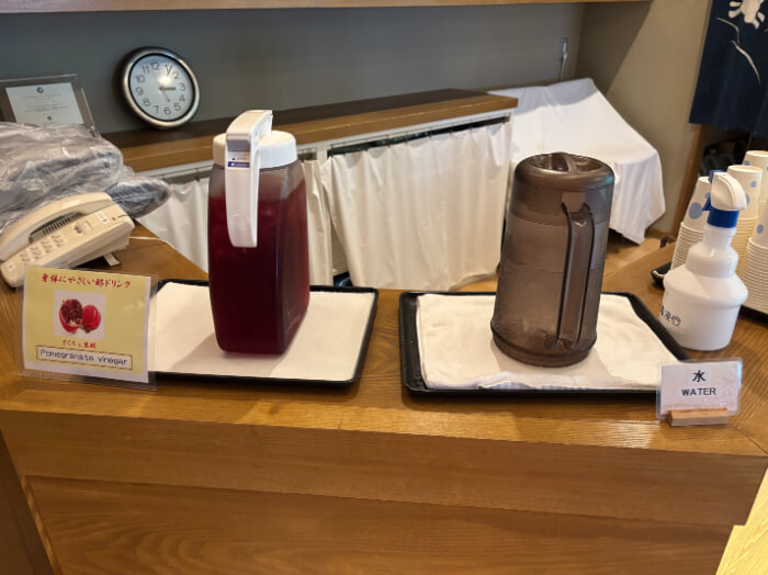 酢ドリンクと水