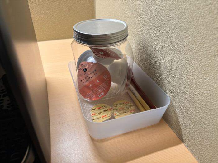 アールグレイとシティローストのカートリッジ。ミルク、砂糖が2つずつ。