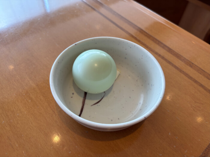 まりも豆腐を割る前。